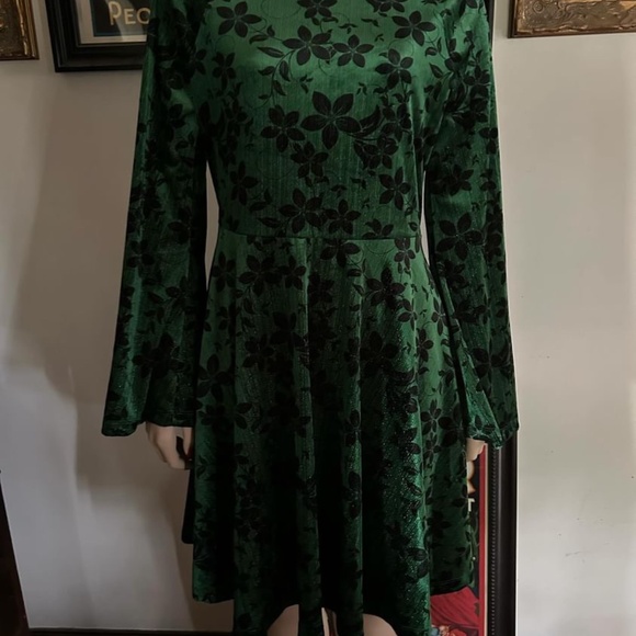 Unique Vintage Green Velvet & Black Floral Flare Dress - L/10-12 - Picture 5 of 10